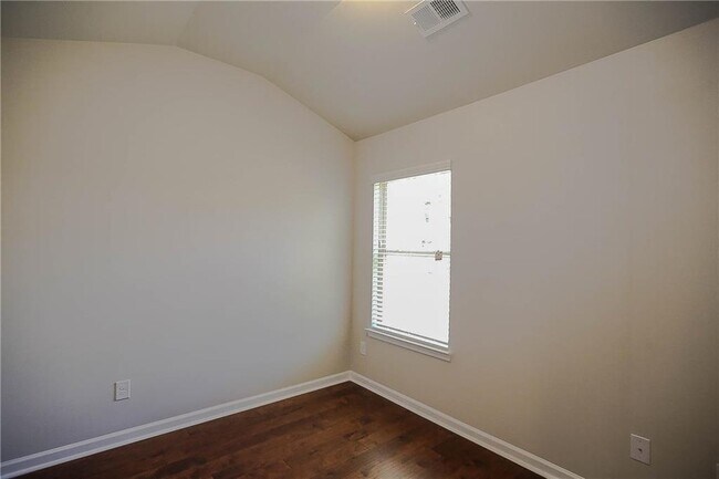 Building Photo - 2304 Shetley Creek Dr
