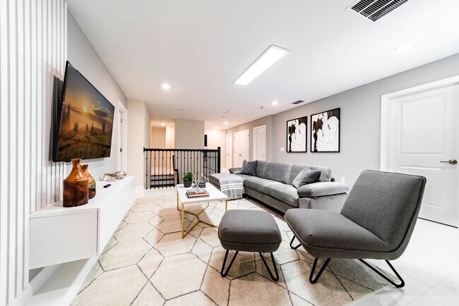 Building Photo - 2869 Bookmark Dr