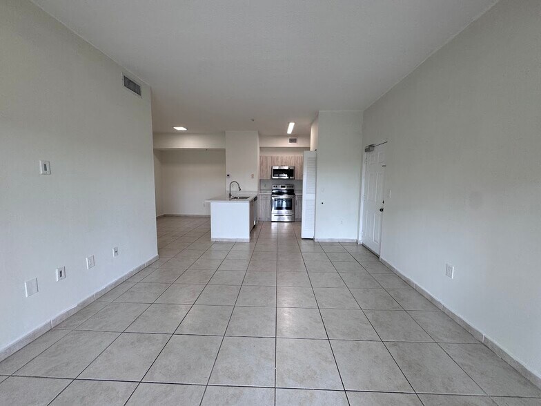 Building Photo - 7350 NW 114th Ave