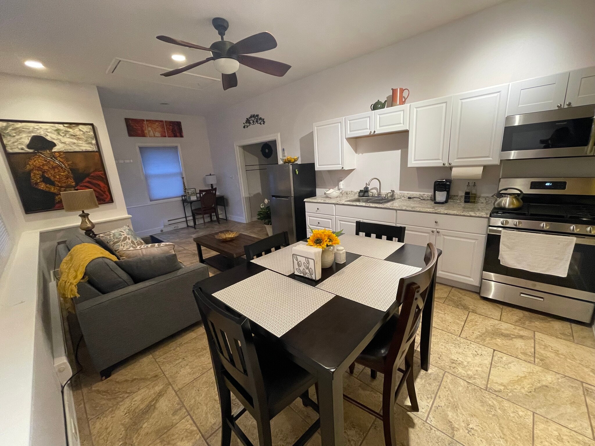 Kitchen/dining - 140 Church St