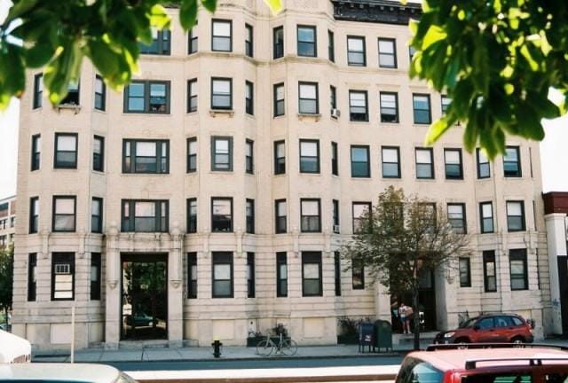 Building Photo - 833 Beacon St