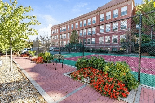 Building Photo - 48 Forest St