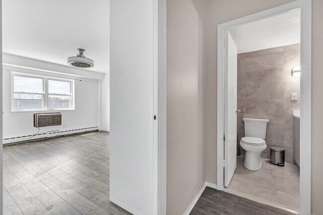 Building Photo - 25 Cartright St