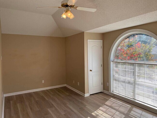 Building Photo - 92 Gleneagles Way