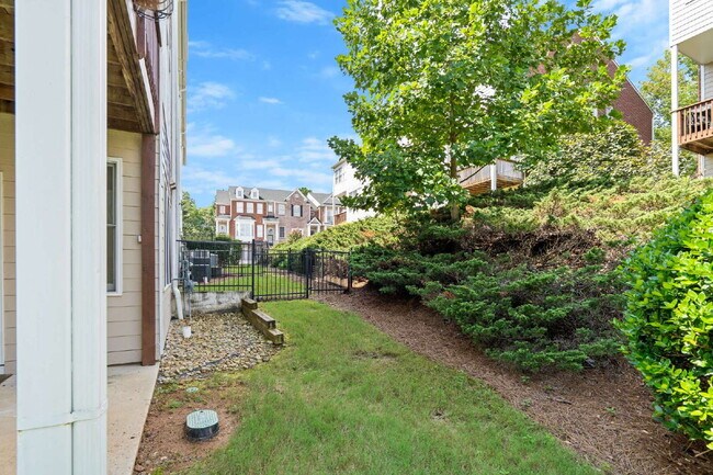 Building Photo - 312 Creekbank Way SE