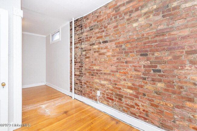Building Photo - 338 Madison Ave