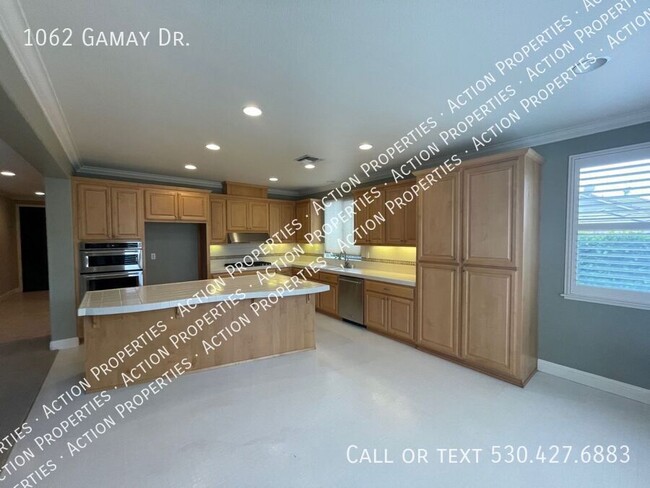 Building Photo - Luxury 3 Bedroom | Serrano Guard Gated Com...