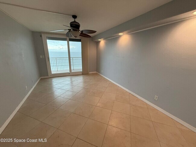 Building Photo - 877 N Hwy A1A