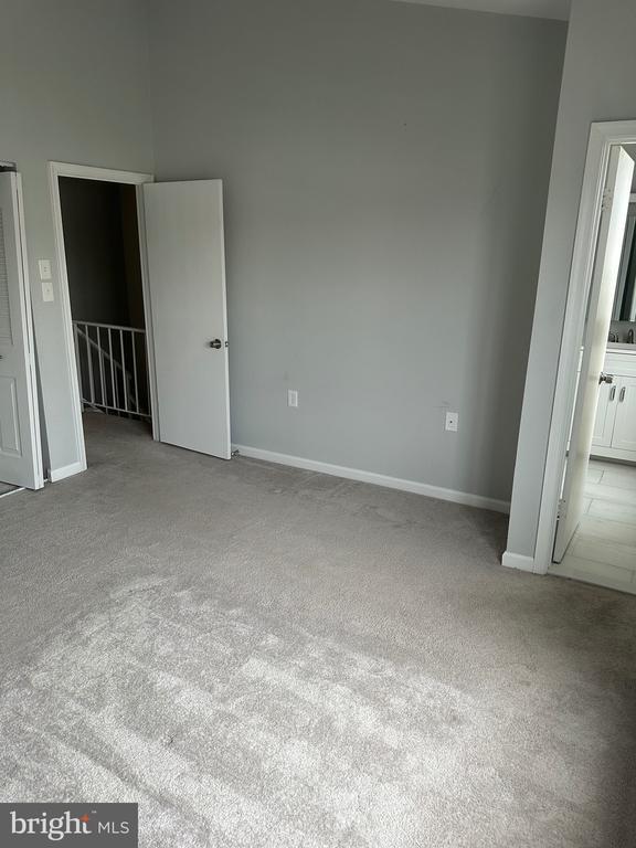 Building Photo - 10934 Mission Ridge Dr