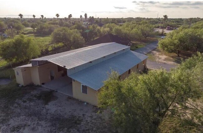 Building Photo - 10680 La Homa Rd