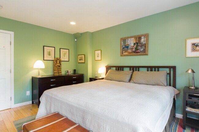 Building Photo - 396 Dean St