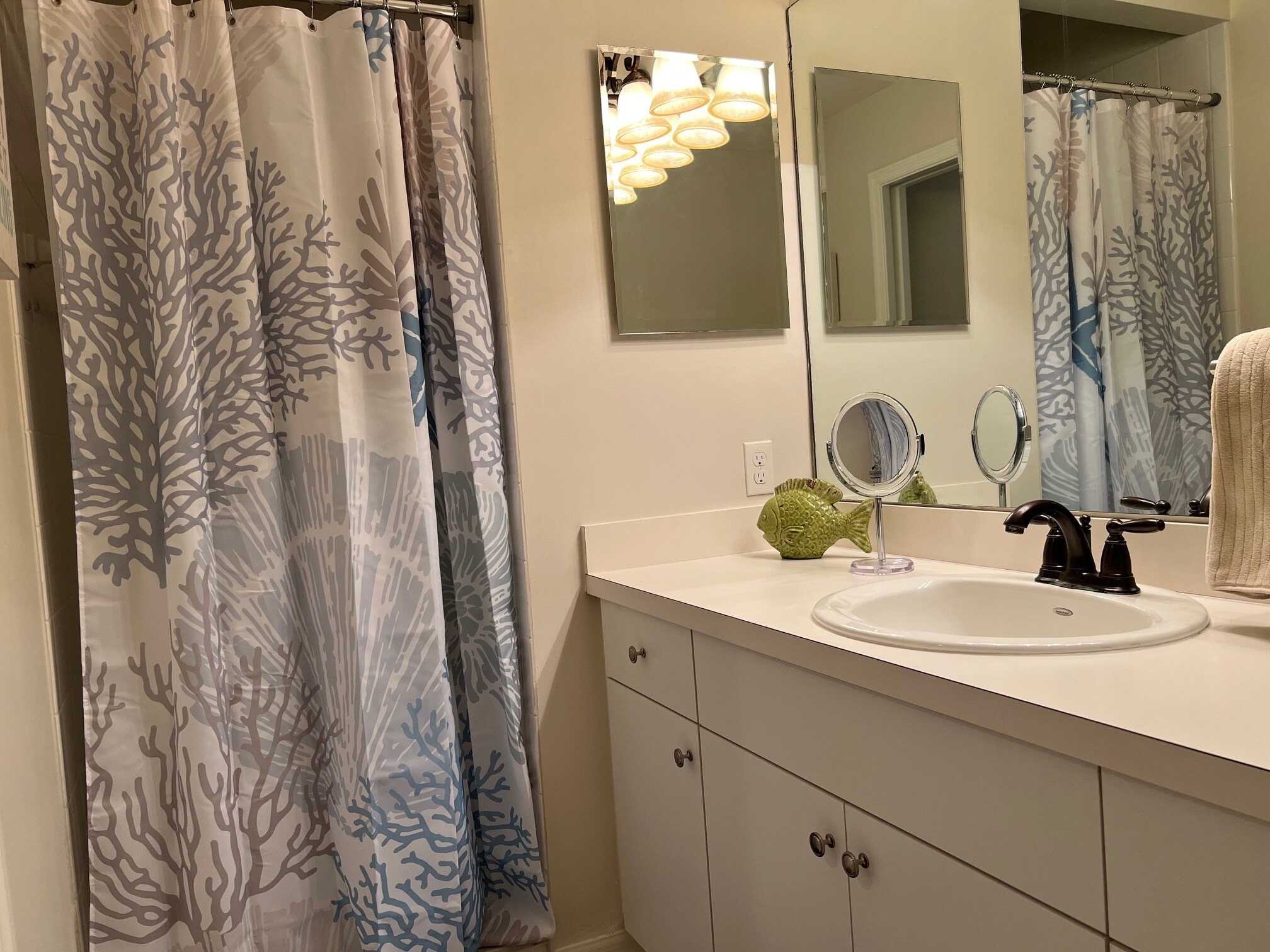 Building Photo - 16635 Lake Circle Dr