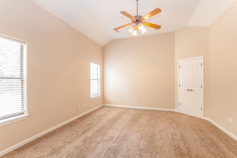 Building Photo - 450 Garden Springs Dr