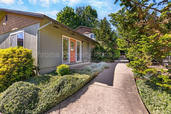 Building Photo - 2937 SW Miles St