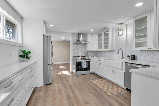 Building Photo - 11416 Pine Forest Dr