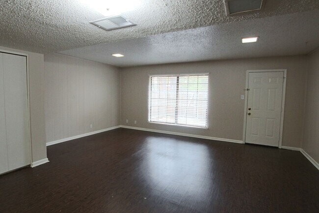 Building Photo - Delmar Dr. 2514/2516