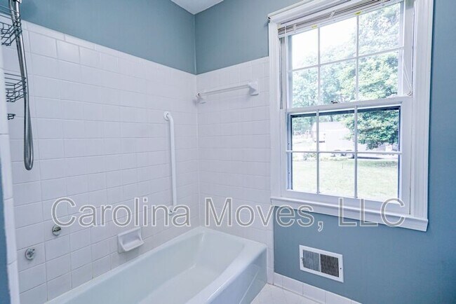 Building Photo - 403 Rosebud Ct