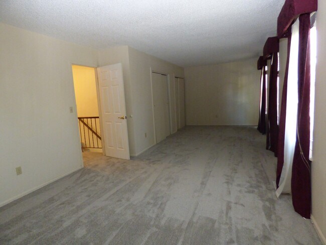 Building Photo - $0 DEPOSIT OPTION.  SPACIOUS 3-BED, 3-BATH...