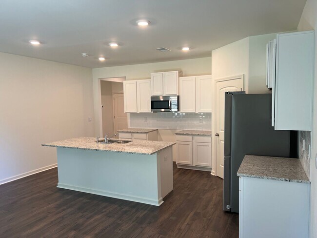 Building Photo - Newer 4BR / 2BA One-Level Home – Granite, Stainless Appliances, Large Backyard, Cul-de-Sac