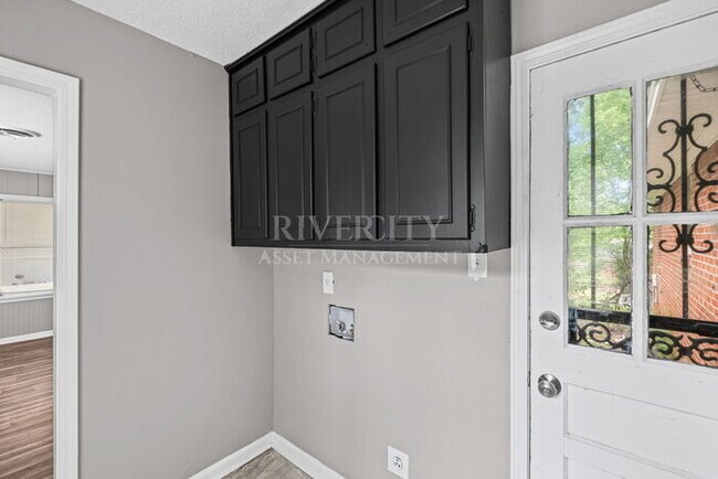 Building Photo - 4051 Auburn Rd