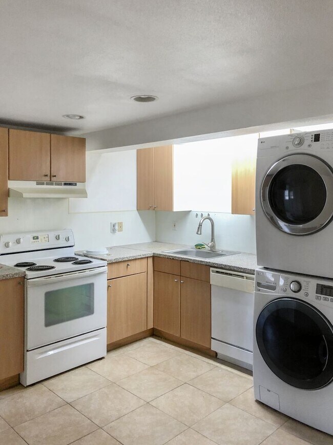 Building Photo - Nicely Updated 3/1 Tacoma Duplex