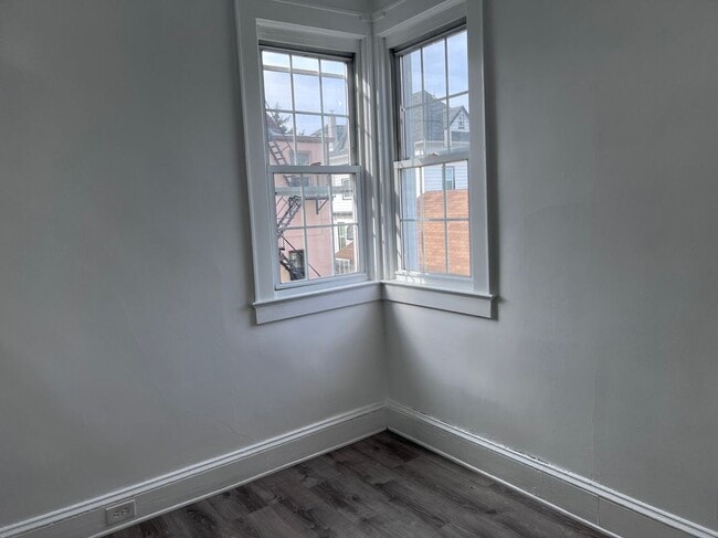 Building Photo - 618 16th St