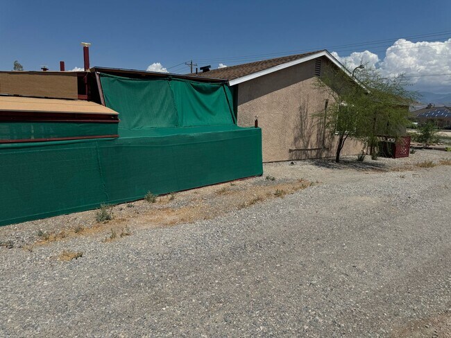 Building Photo - Charming 3-bedroom home located in the picturesque town of Pahrump!