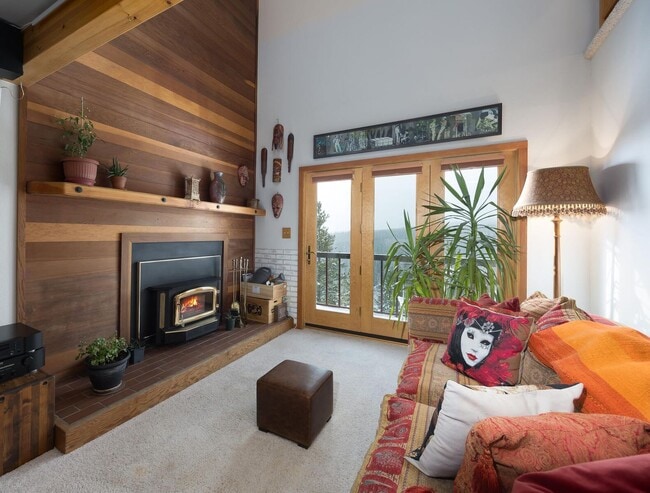 Building Photo - Available now!  Year lease!   Three Bedroo...