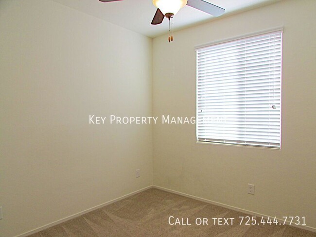 Building Photo - 3 BEDROOM 2 BATH HENDERSON CONDO WITH 1 CA...