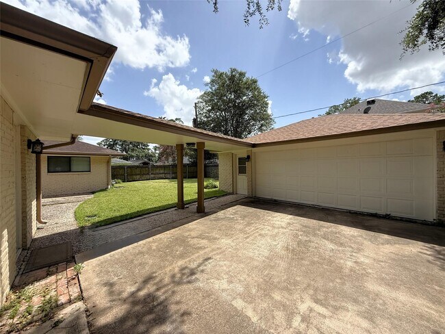 Building Photo - 5007 Shady Nook Ct