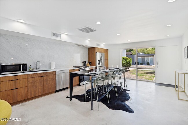 Building Photo - 7720 E Heatherbrae Ave
