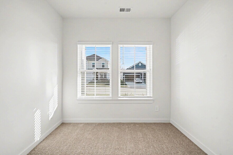 Building Photo - 1933 Mahala Dr