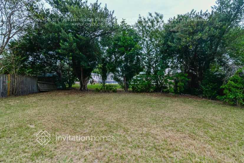 Building Photo - 10771 63rd Ave N