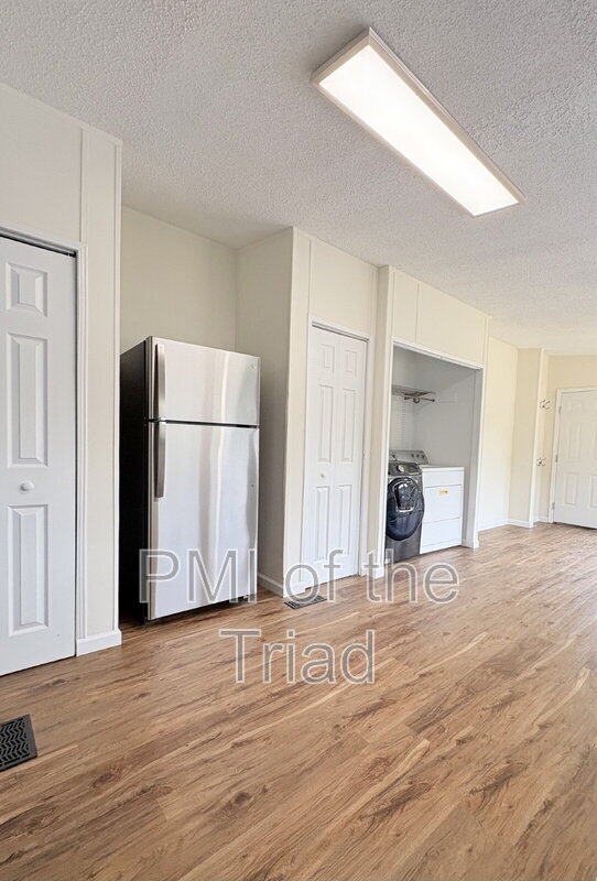 Building Photo - 589 Alvis Ln