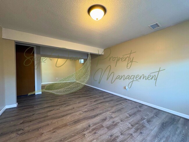 Building Photo - 1016-1018 SW Kingscross Rd