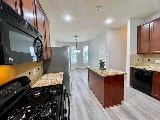 Building Photo - 21510 Sierra Long Dr