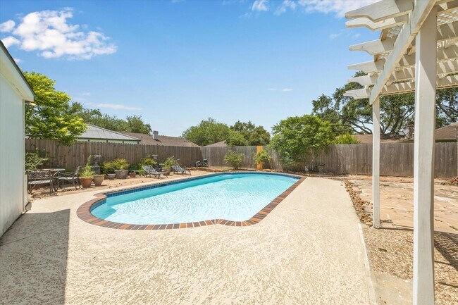 Building Photo - 382 Dawn Hill Dr