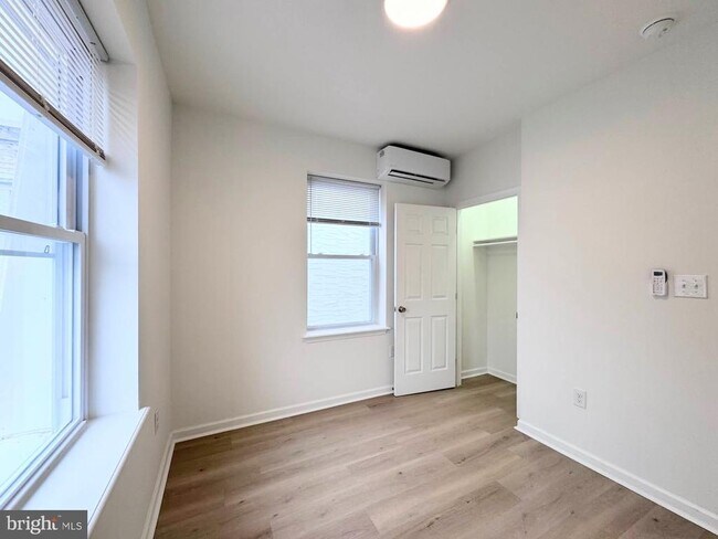 Building Photo - 319 E Lehigh Ave