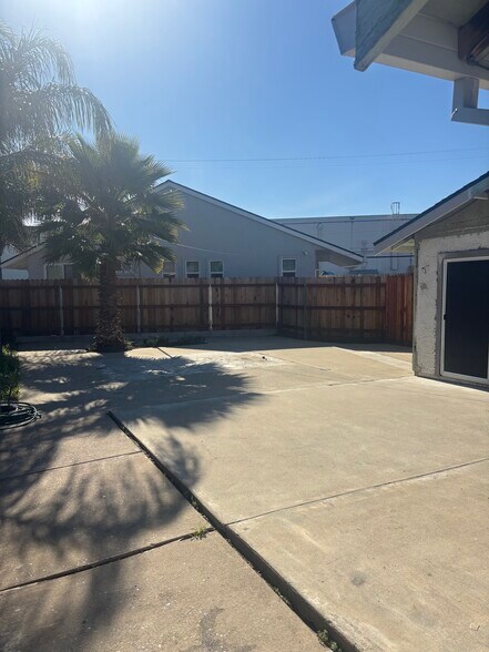 Building Photo - 3013 Notre Dame Dr