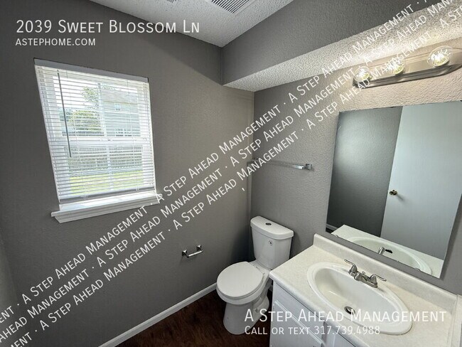 Building Photo - 2039 Sweet Blossom Ln