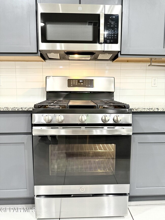 Building Photo - 12824 Linstead Ave