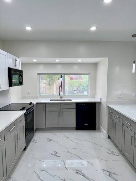 Building Photo - 2110 NW 109th Ave