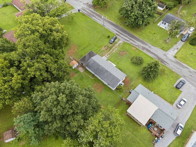 Building Photo - "Charming 3-Bedroom Retreat with Spacious Living in Murfreesboro!"