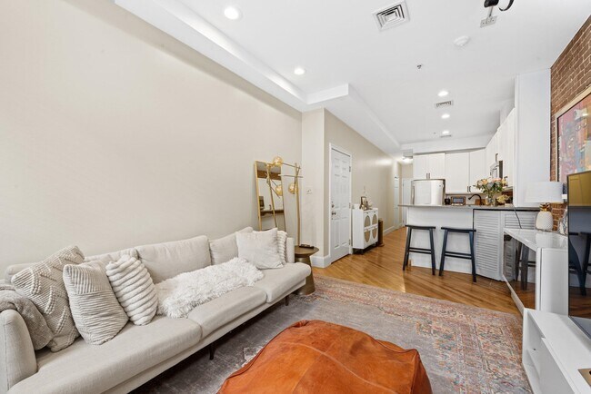 Building Photo - 123 Willow Ave