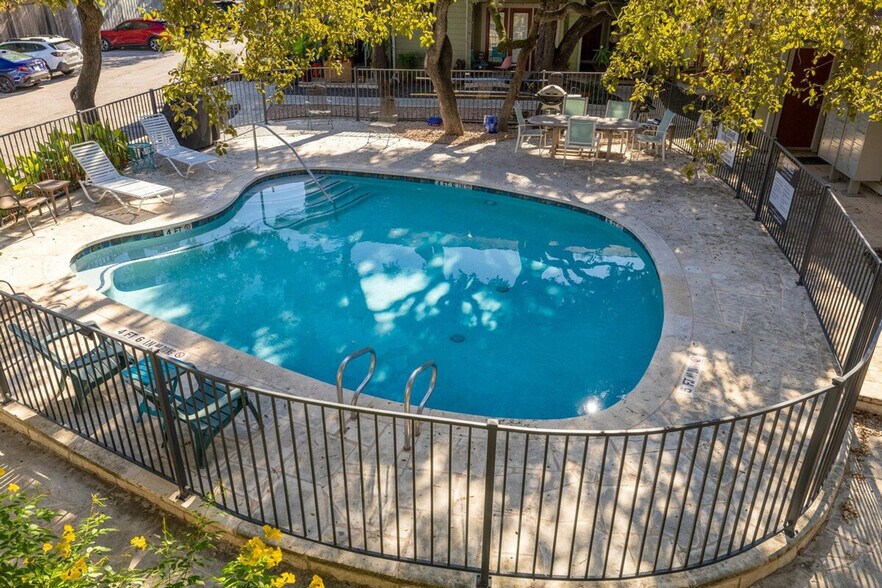 Building Photo - 1601A Southgate Cir