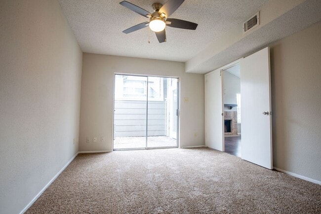 Building Photo - Beautiful 2 Bedroom, 2 Bath Townhome in Gated Community! $400 off first month rent!