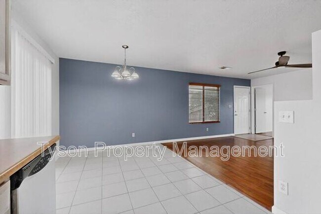 Building Photo - 11015 Connemara Dr SW