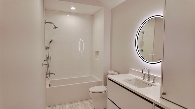 Building Photo - 201 Washington St