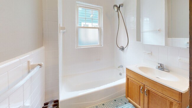 Building Photo - 65-67 Sterling St