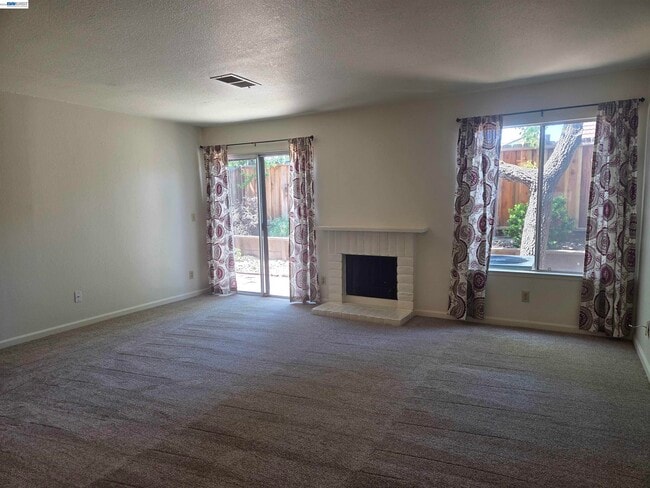 Building Photo - 7596 Silvertree Ln